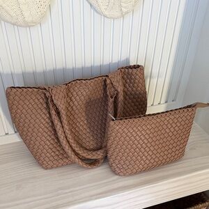 Elegant Tan Woven Tote Bag